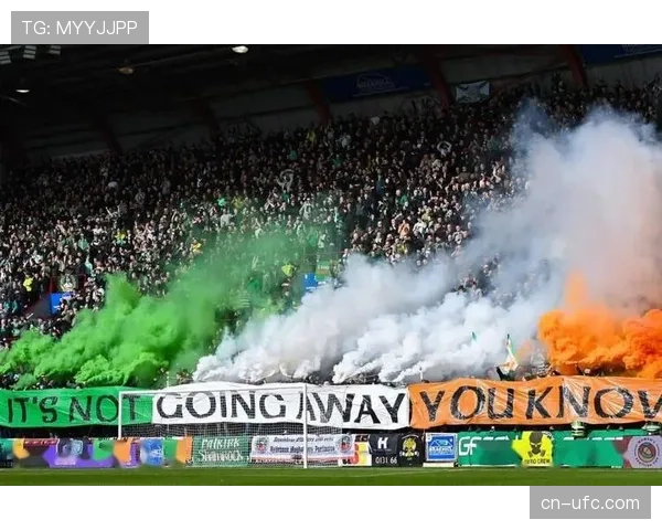 通讯：斯特拉斯堡vs蒙彼利埃因球迷投掷烟火中断15分钟